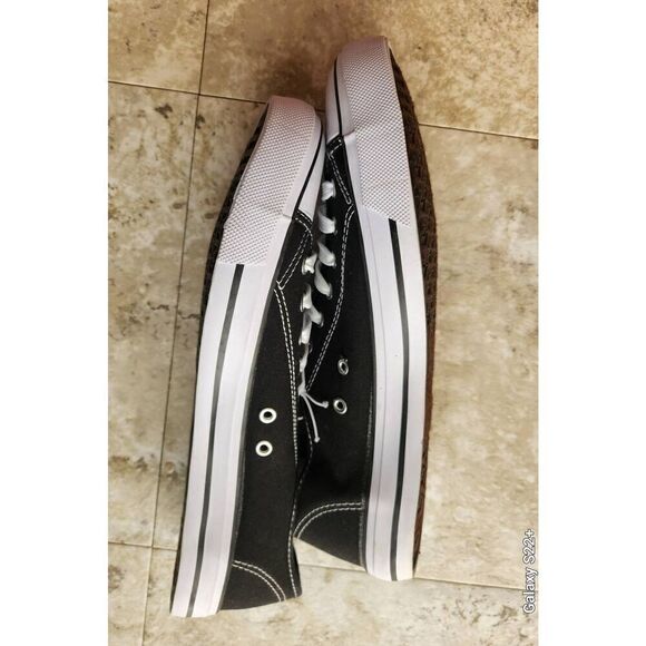 NWT Revolution canvas sneakers - Picture 4 of 7